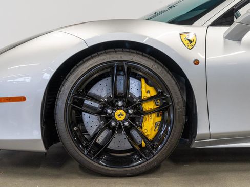 Used 2018 Ferrari 488 GTB image 19