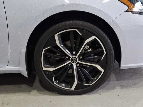 Used 2025 Nissan Altima 2.5 SR AWD/4WD image 8