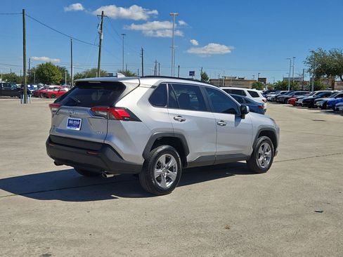 Used 2022 Toyota RAV4 XLE image 3