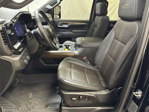 Used 2024 Chevrolet Silverado 2500 High Country w/ High Country Premium Package image 10