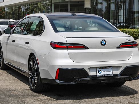 New 2026 BMW 740i RWD image 4