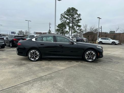 Certified 2025 BMW 530i image 4