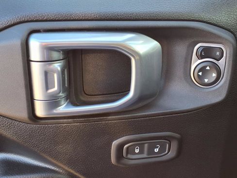 Used 2024 Jeep Gladiator Sport AWD/4WD image 20