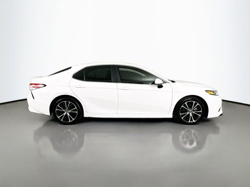 Used 2020 Toyota Camry SE image 8