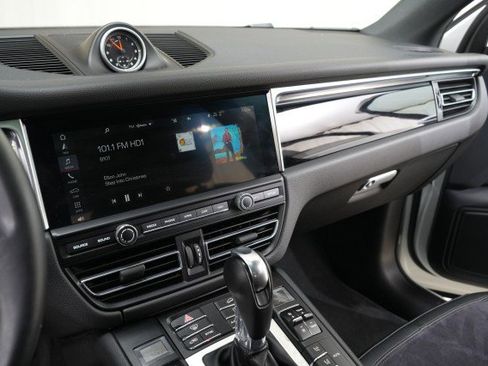 Used 2020 Porsche Macan image 48