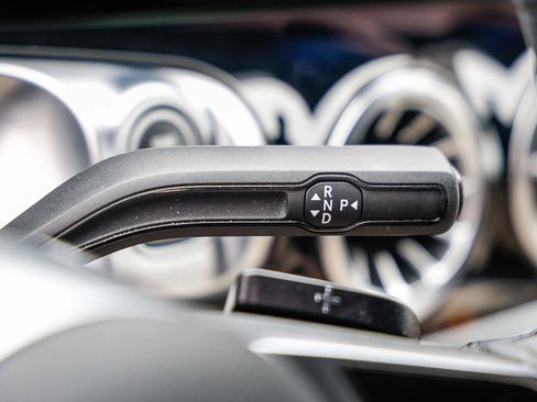 Certified 2025 Mercedes-Benz GLB 250 image 20