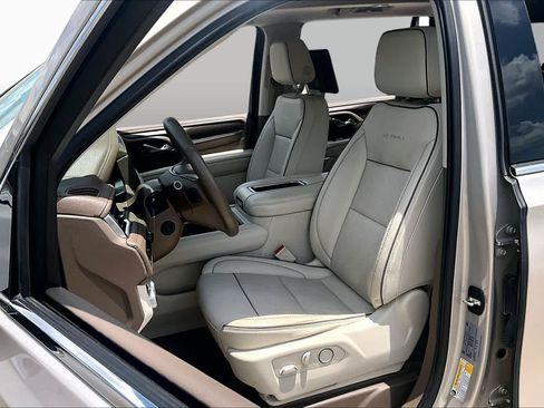 Used 2021 GMC Yukon XL Denali w/ Denali Premium Package RWD image 8