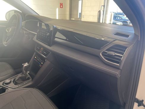 New 2026 Volkswagen Taos SE image 42
