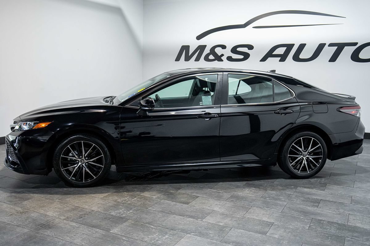 Used 2023 Toyota Camry SE w/ Convenience Package FWD image 3