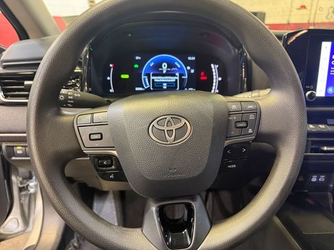 Used 2025 Toyota Camry LE image 27