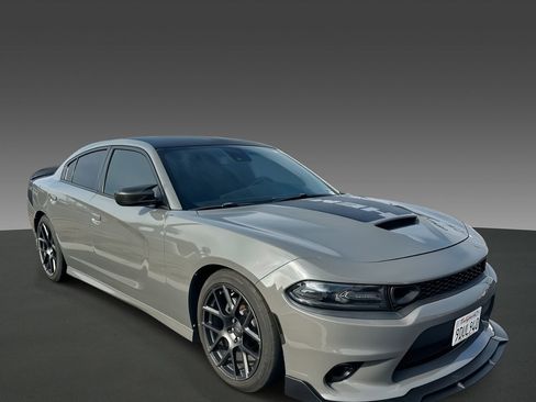 Used 2018 Dodge Charger R/T image 2