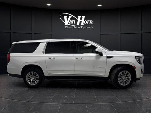 Used 2021 GMC Yukon XL Denali image 2