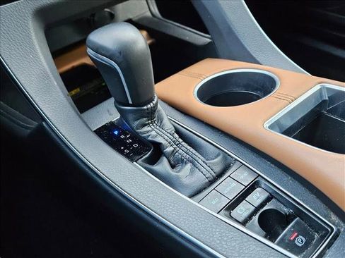 Used 2019 Toyota Avalon Limited image 12