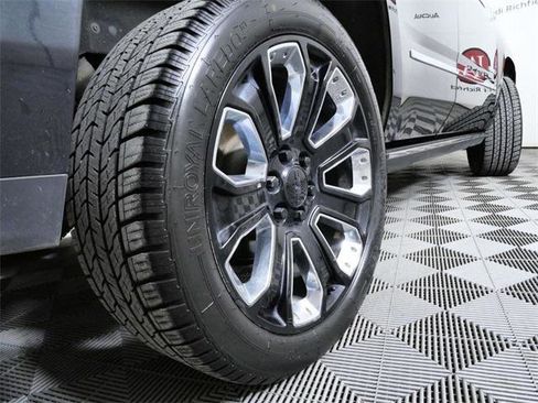 Used 2020 GMC Yukon Denali w/ Denali Ultimate Black Edition image 9