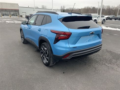 Used 2025 Chevrolet Trax RS w/ Driver Confidence Package image 6