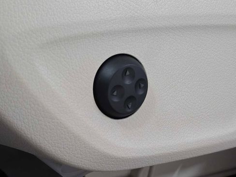 Used 2024 Mercedes-Benz GLE 350 4MATIC image 25