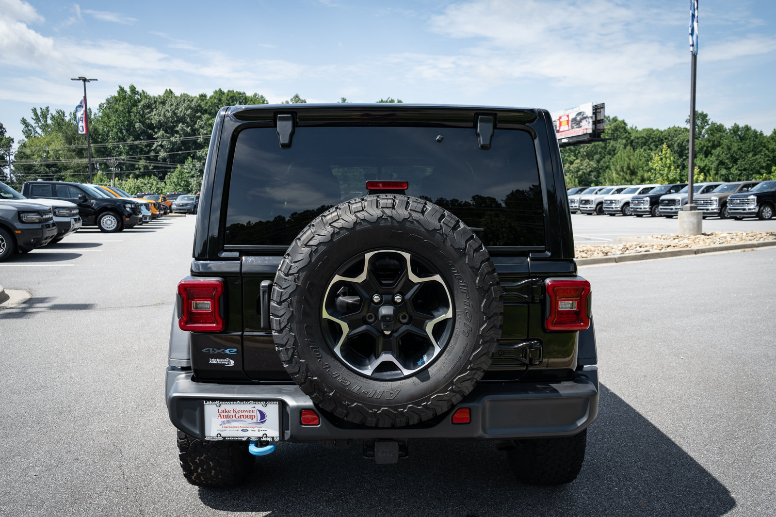 Used 2021 Jeep Wrangler Unlimited Rubicon 4xe w/ Cold Weather Group AWD/4WD image 8