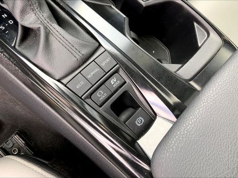 Used 2025 Toyota Camry SE FWD image 32