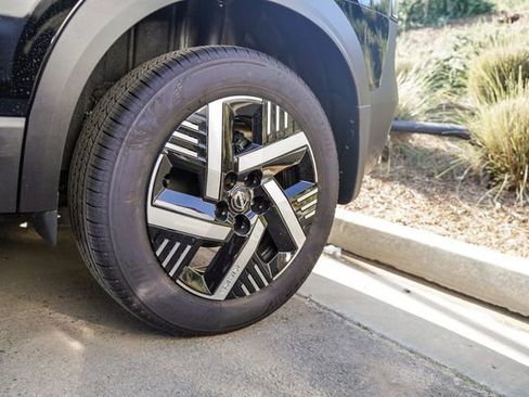 Used 2025 Nissan Kicks SV image 8