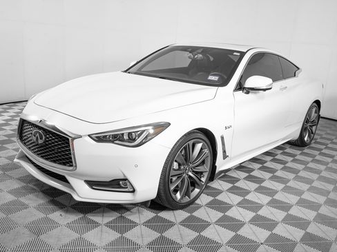 Used 2018 INFINITI Q60 Red Sport 400 w/ Pro Active Package image 8