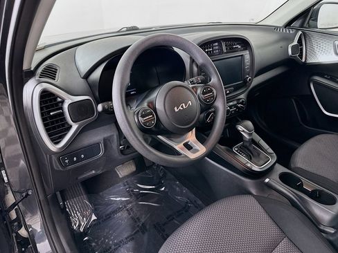 Used 2025 Kia Soul LX FWD image 14
