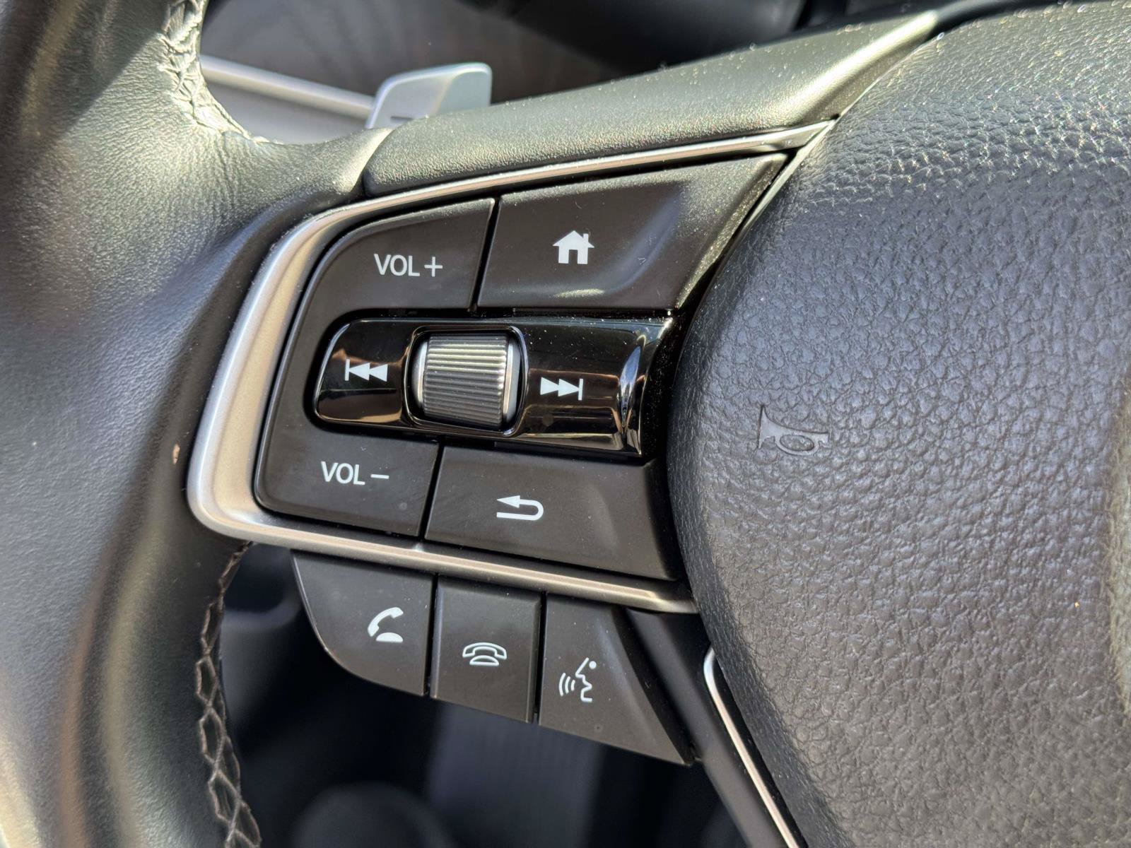 Used 2018 Honda Accord Touring image 18