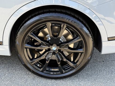 Used 2025 BMW X7 M60i image 14