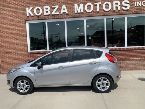 Used 2016 Ford Fiesta SE FWD image 1