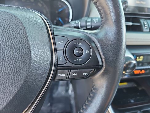 Used 2019 Toyota RAV4 Limited image 18