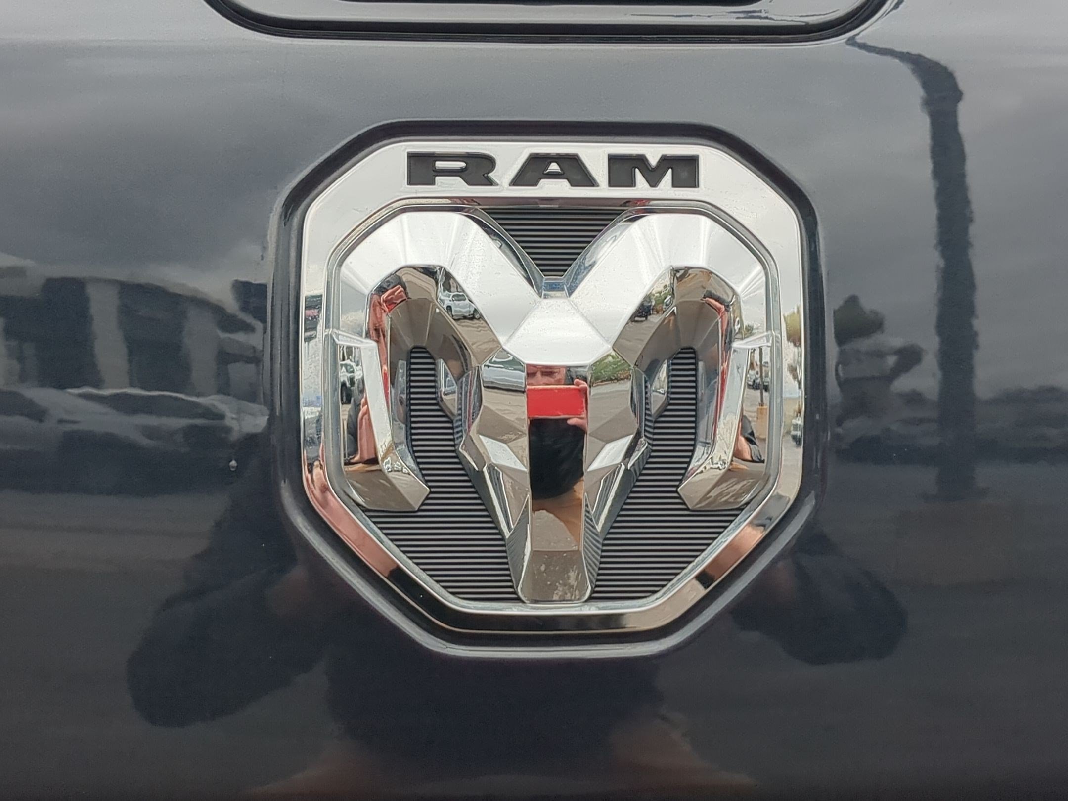 Used 2020 RAM 1500 Laramie AWD/4WD image 13