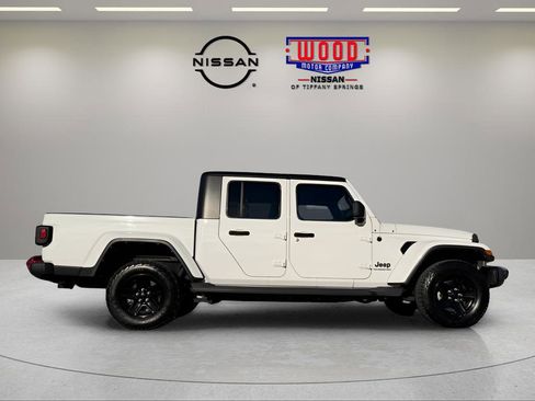 Used 2021 Jeep Gladiator Sport image 2
