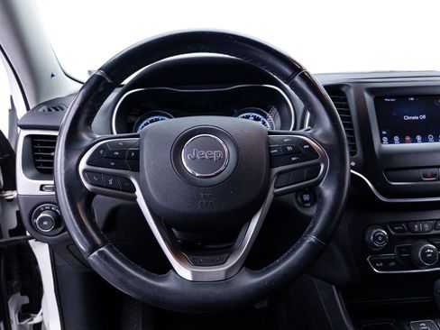 Used 2019 Jeep Cherokee Latitude Plus FWD image 28