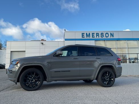 Used 2020 Jeep Grand Cherokee Altitude image 11