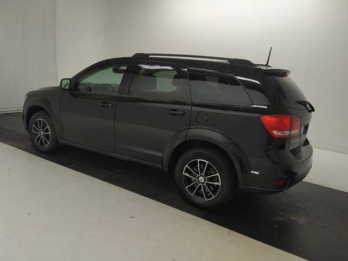 Used 2019 Dodge Journey SE w/ Blacktop Package FWD image 3