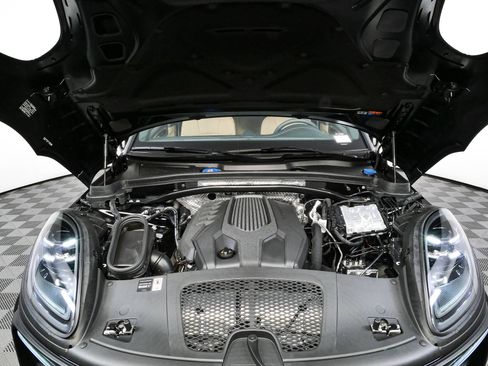 New 2026 Porsche Macan AWD/4WD image 36