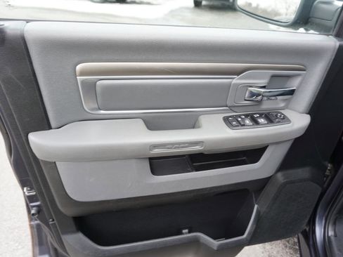 Used 2017 RAM 1500 Classic SLT image 11