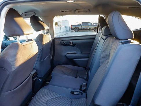 Used 2024 Toyota Highlander LE image 22