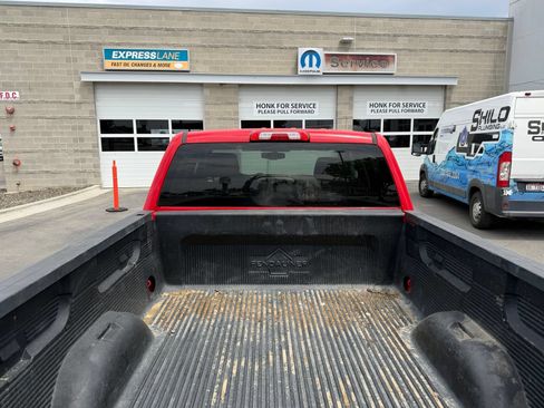 Used 2019 Chevrolet Silverado 1500 LT AWD/4WD image 17