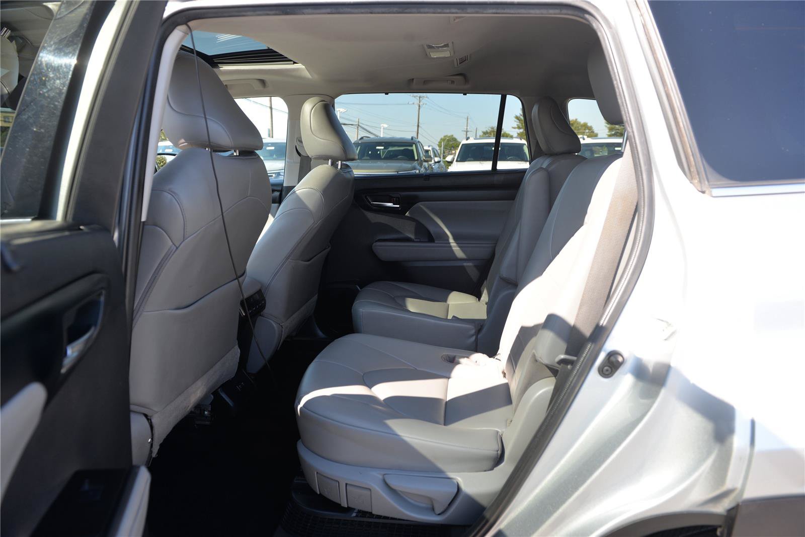 Used 2021 Toyota Highlander XLE w/ Protection Package #3 (TMS) AWD/4WD image 19