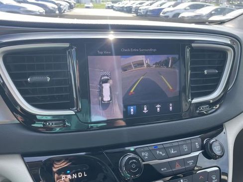 Used 2020 Chrysler Pacifica Touring-L Plus w/ Advanced Safetytec Group FWD image 37