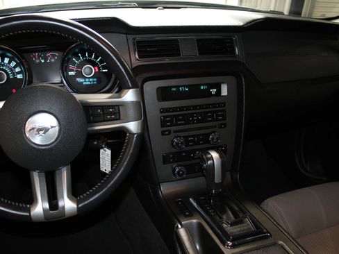 Used 2013 Ford Mustang Coupe RWD image 14