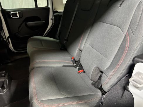 Used 2025 Jeep Wrangler Unlimited Rubicon AWD/4WD image 16