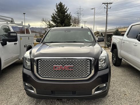 Used 2016 GMC Yukon Denali image 2