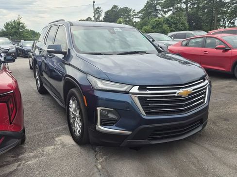 Used 2022 Chevrolet Traverse LT w/ LPO, Floor Liner Package FWD image 3