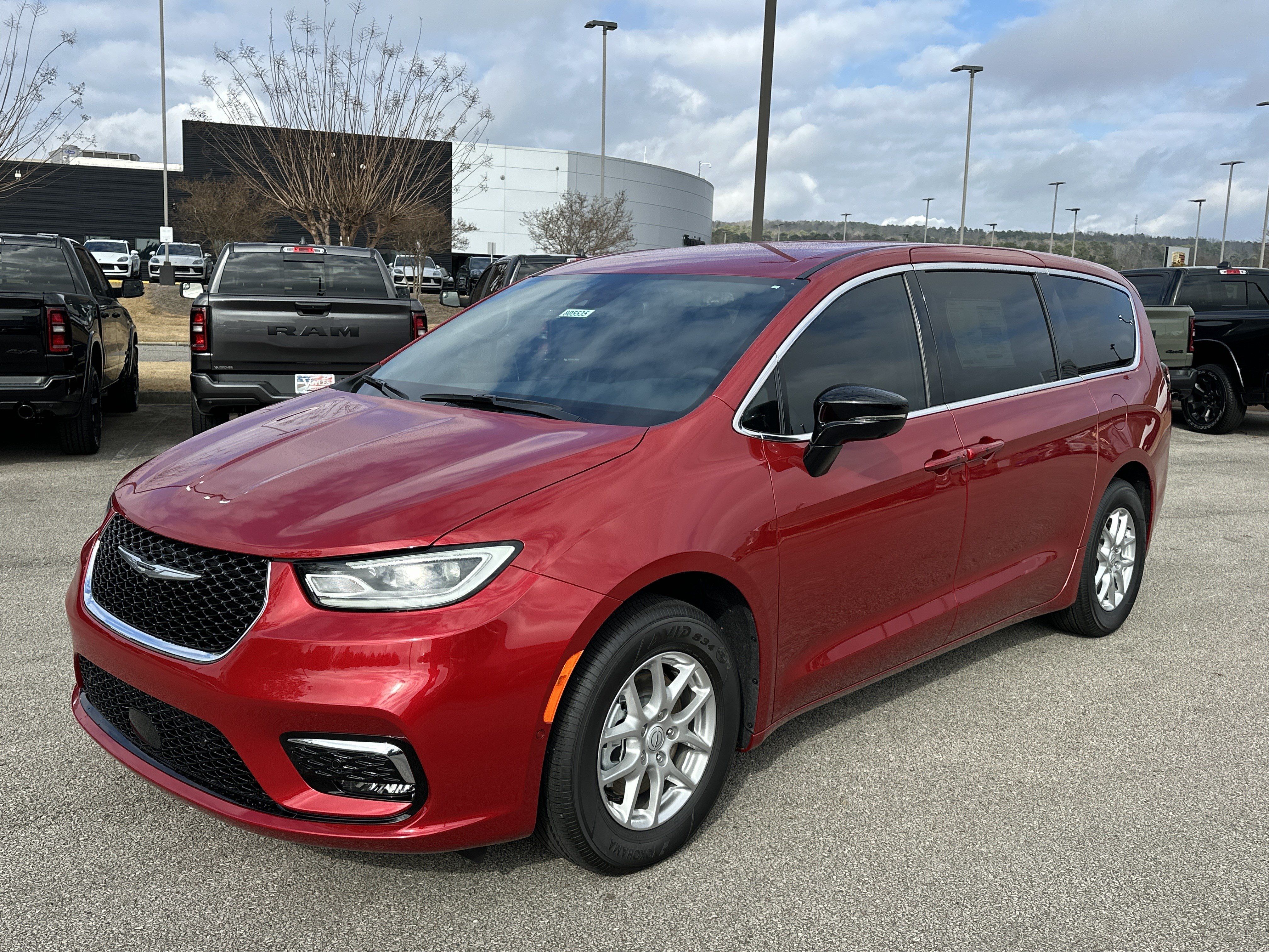 New 2026 Chrysler Pacifica Select FWD image 3
