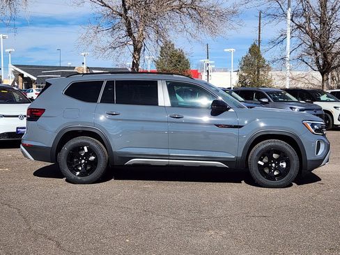 New 2026 Volkswagen Atlas Peak Edition AWD/4WD image 2