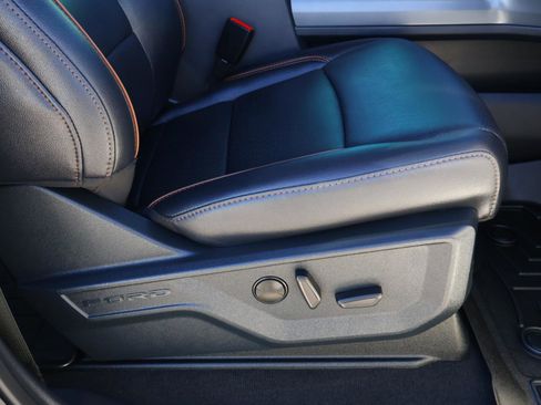 Used 2025 Ford F250 Lariat w/ Chrome Package image 18