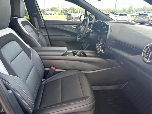 Used 2024 Chevrolet Blazer EV LT AWD/4WD image 19