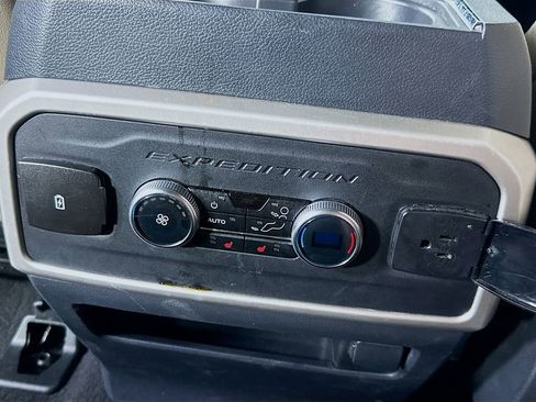 Used 2024 Ford Expedition Limited image 34