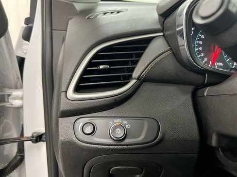 Used 2019 Chevrolet Trax LS image 18